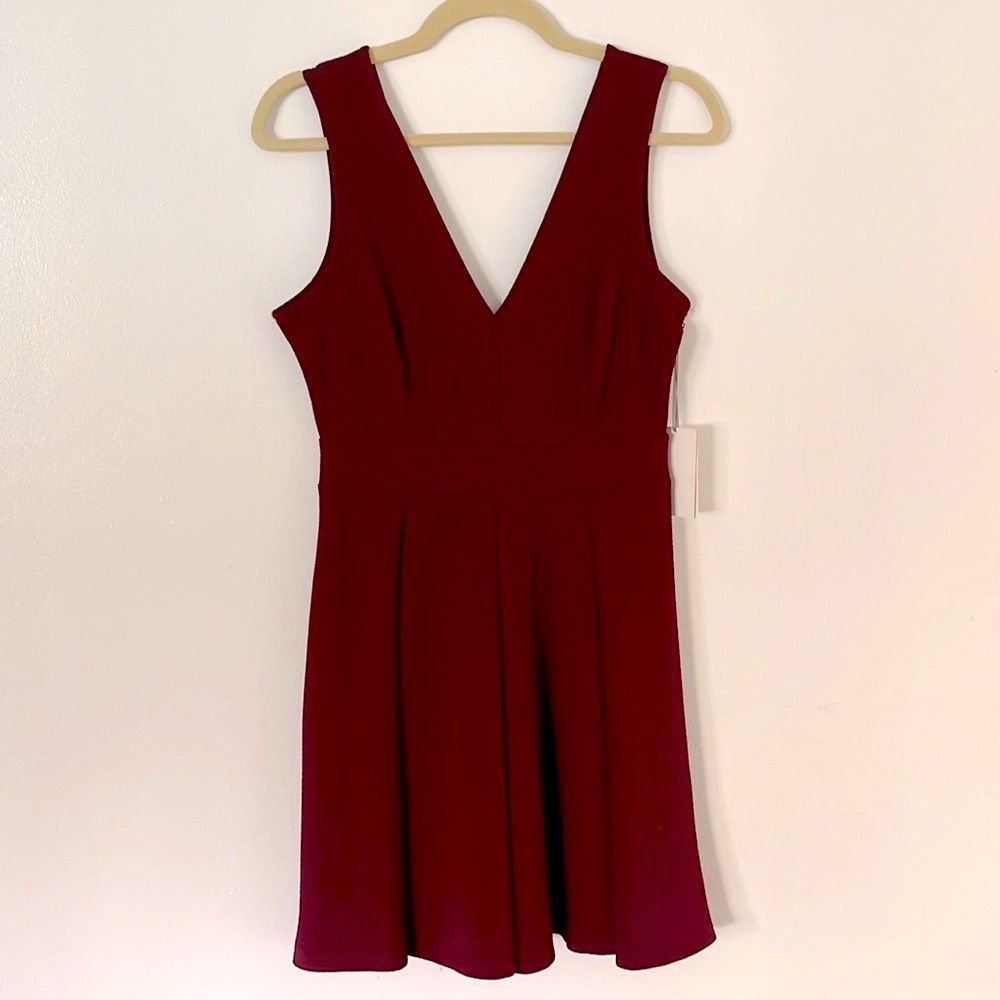 IRIS | Women’s Burgundy V Neck  A Line Mini Dress Bow Detail On Back Size Large